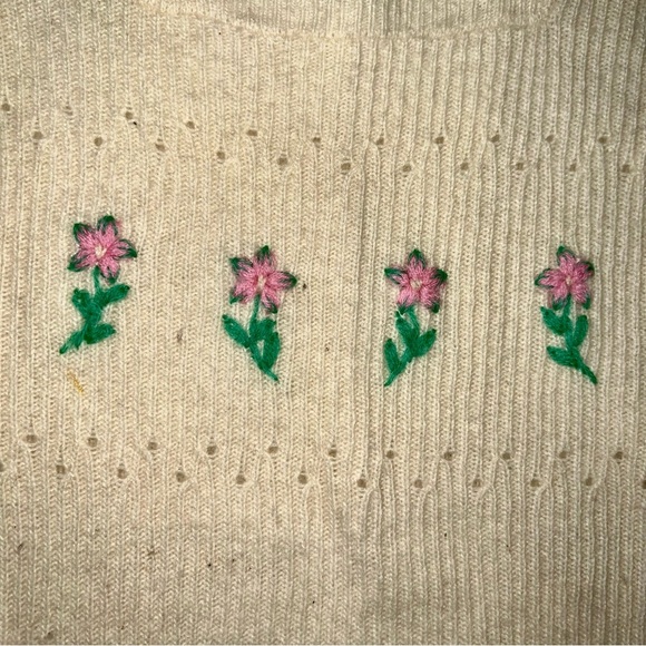 Vintage Sweater Crochet Flowers - Picture 4 of 8